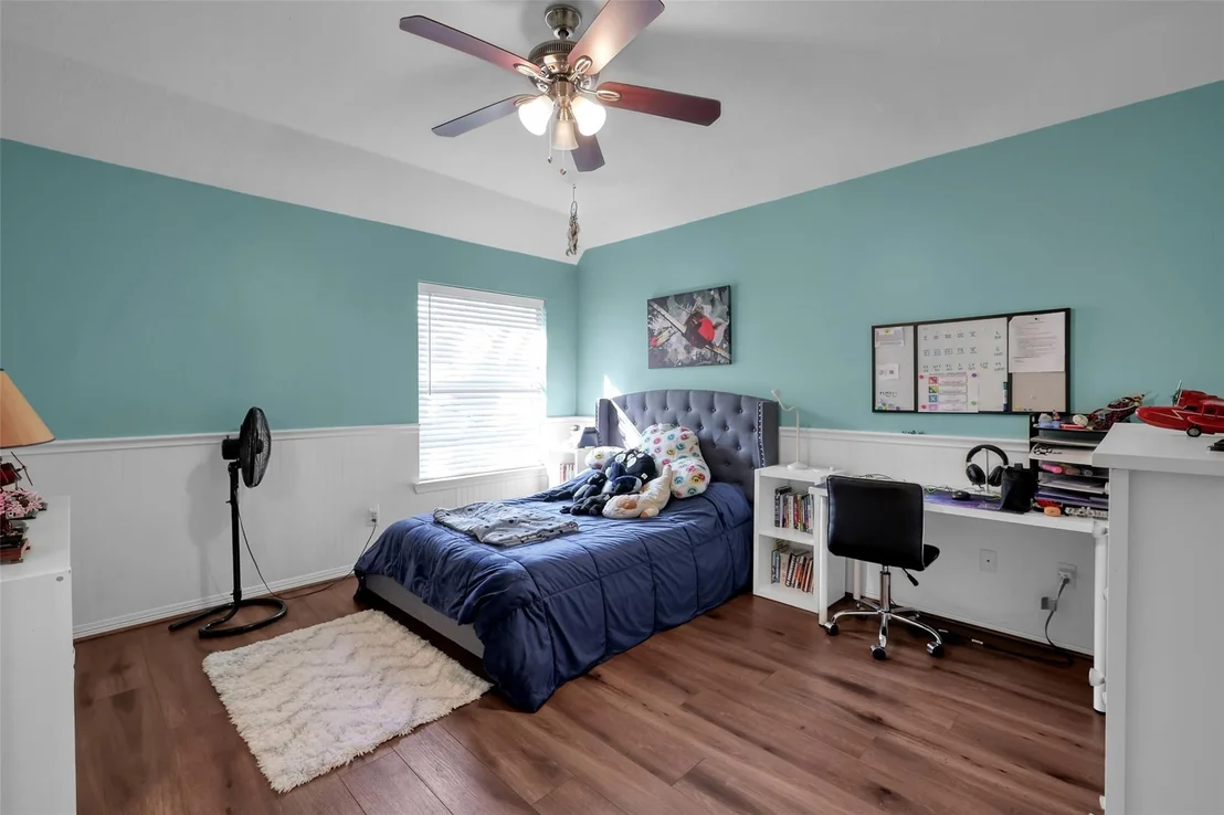 Photo of 143 S Goldenvine Circle
