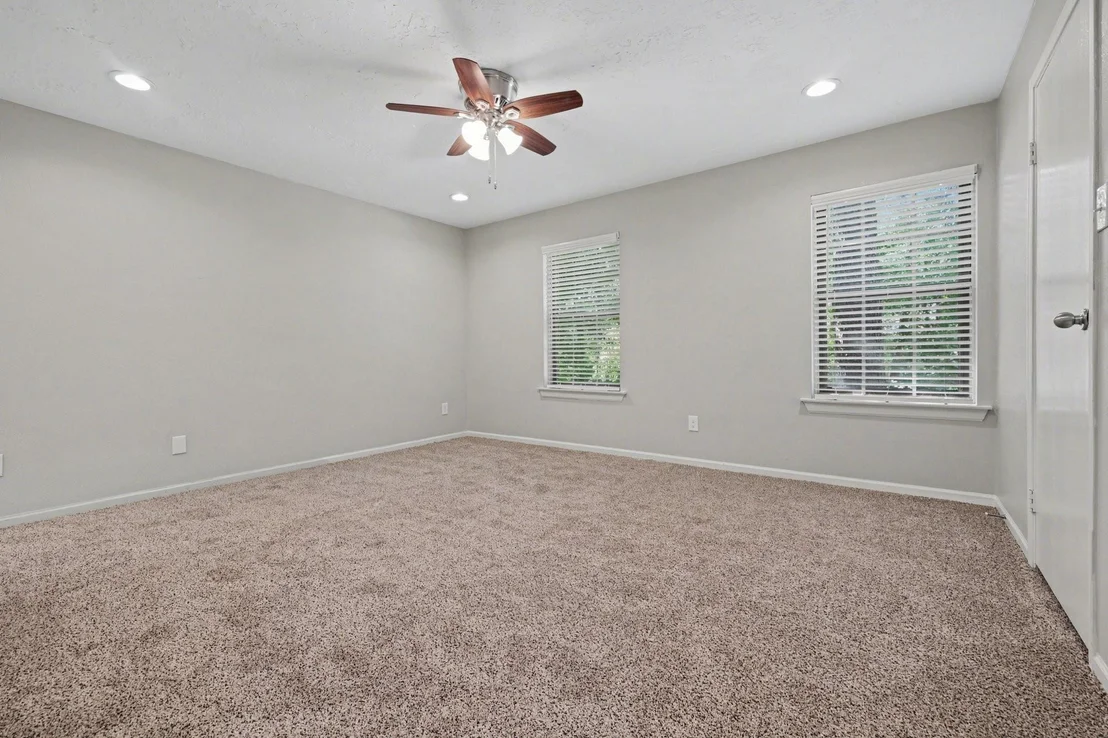 Photo of 34 E Wandering Oak Drive