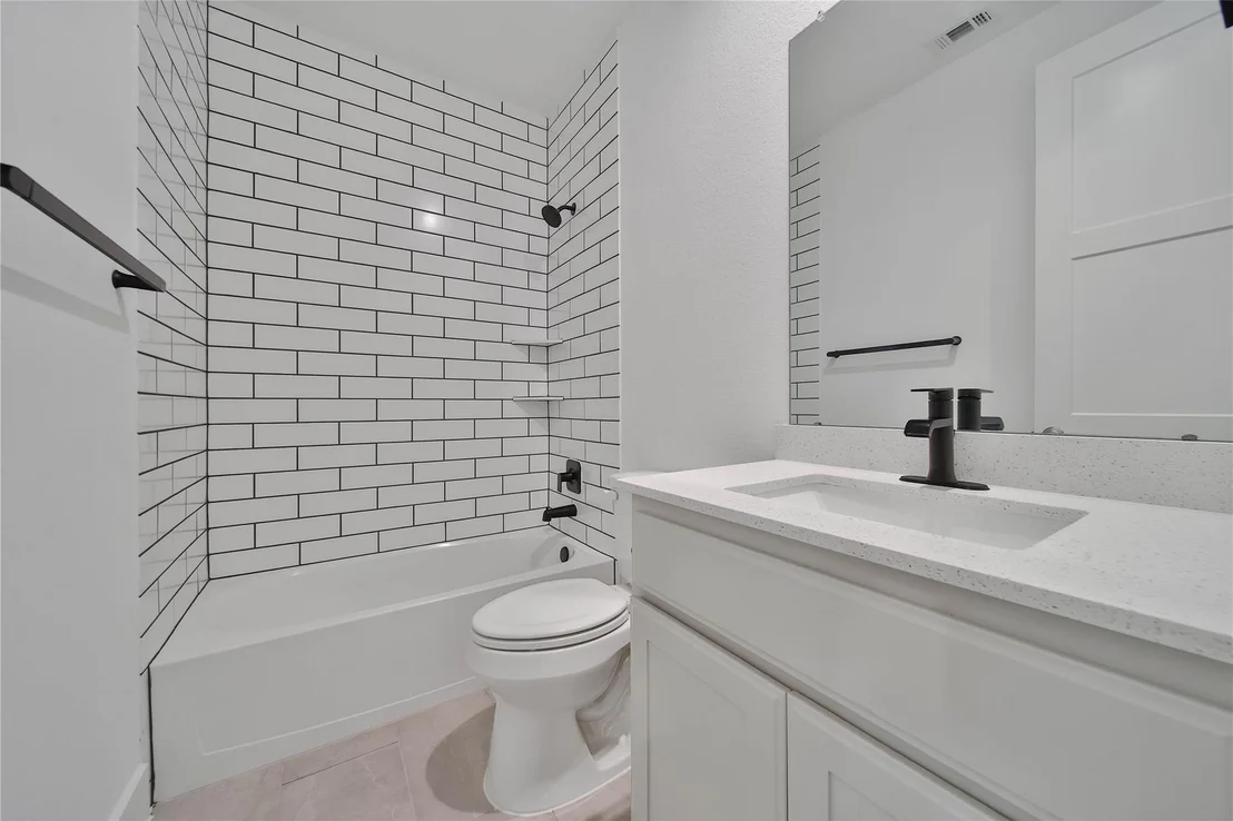 Photo of 115 Oak Estates Drive