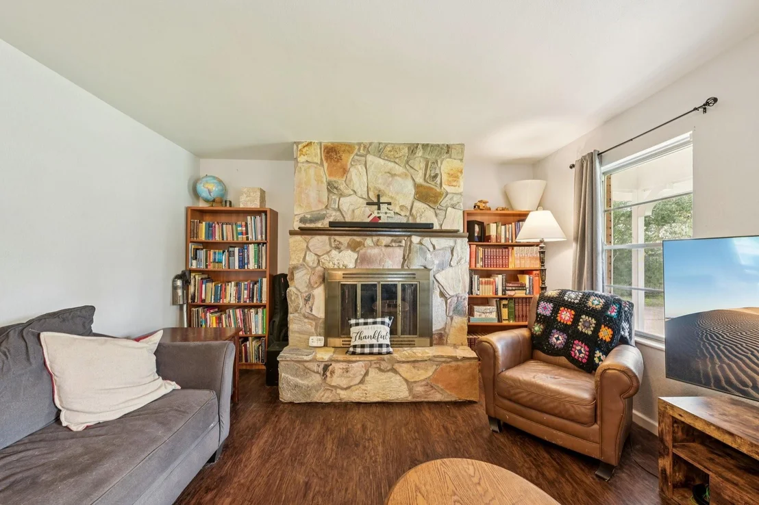 Photo of 3036 Crest Drive