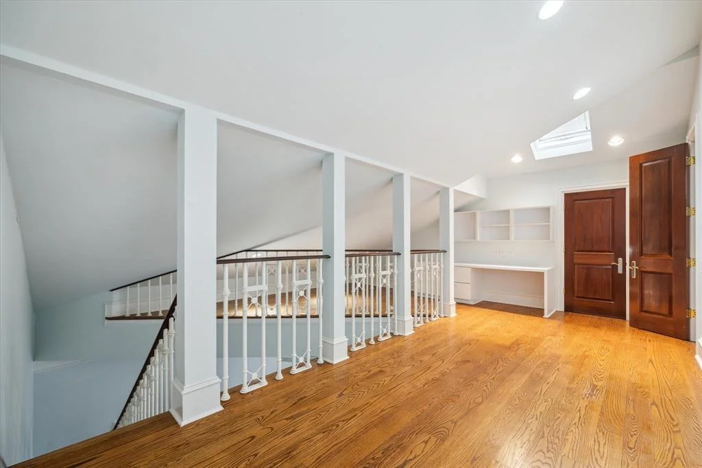 Photo of 324 Buckingham Drive
