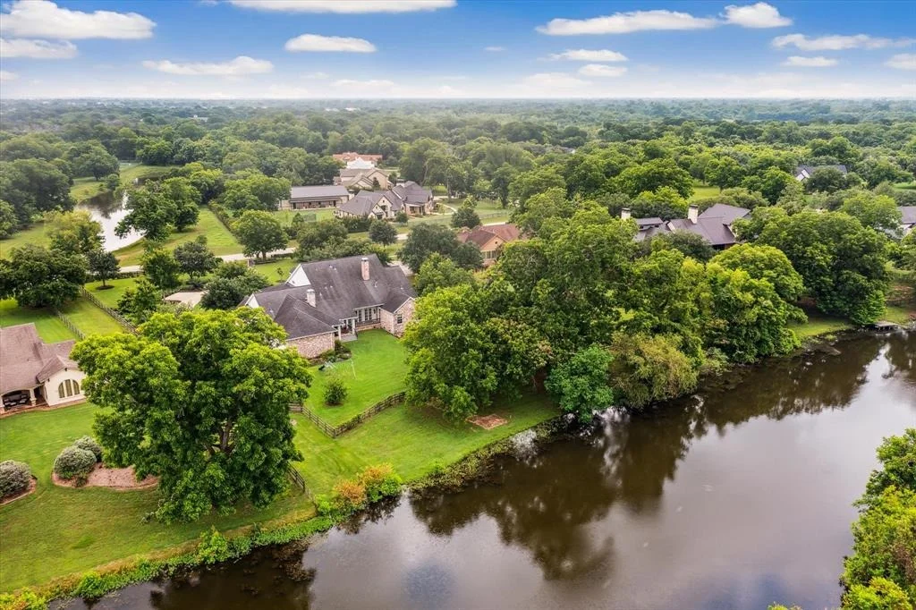 Photo of 31243 Riverlake Road