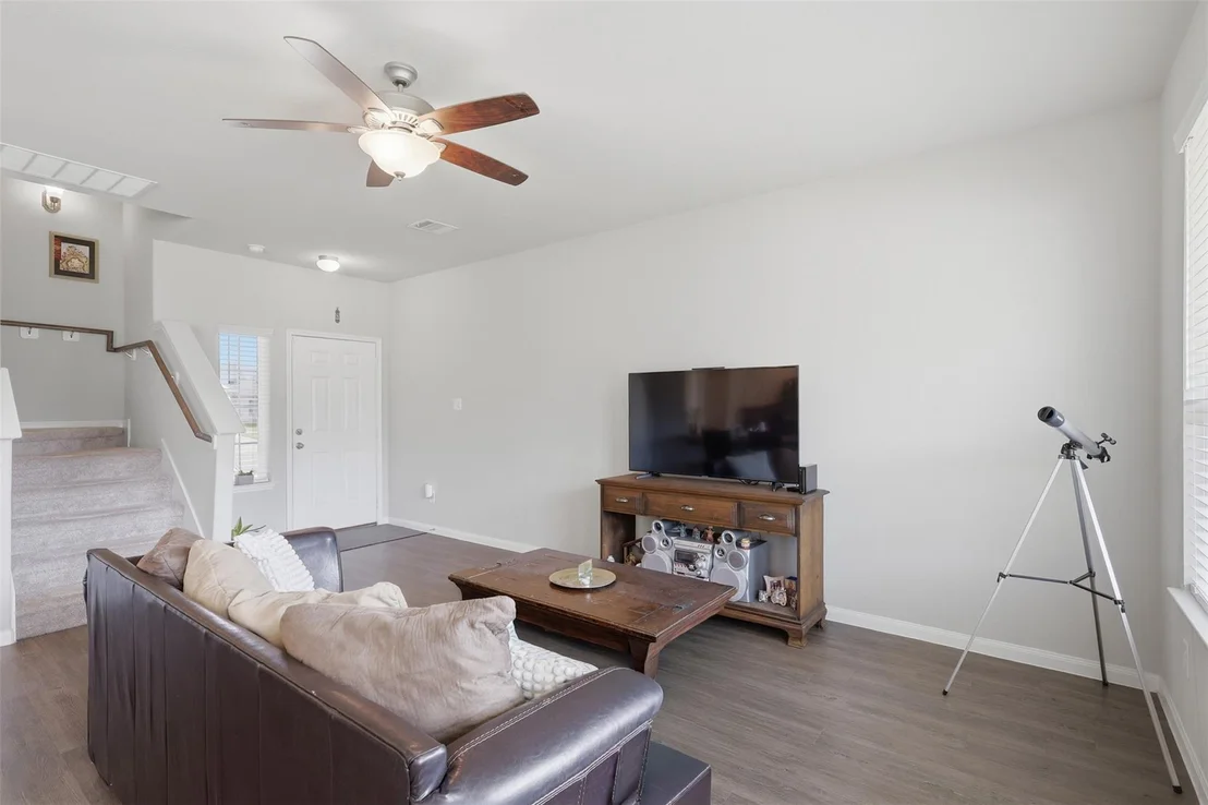 Photo of 17622 Holroyd Road