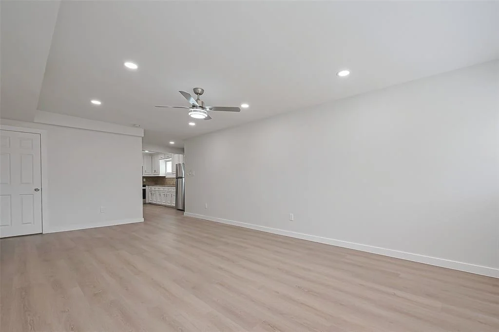 Photo of 7333 Lakehurst Drive