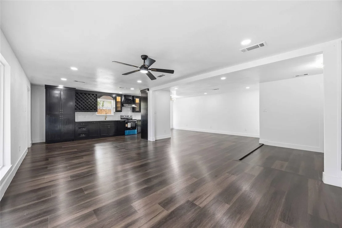 Photo of 5446 Loch Lomond Drive