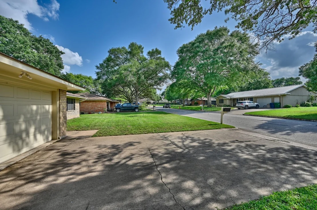 Photo of 204 Meadow Lane