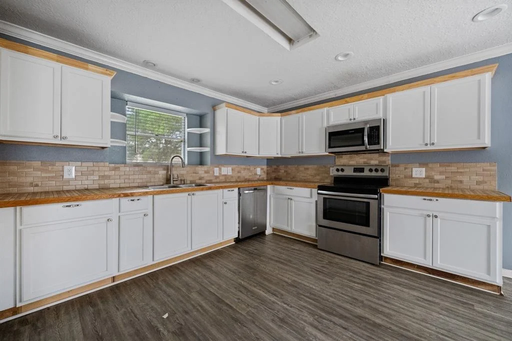 Photo of 300 Shady Glen Lane