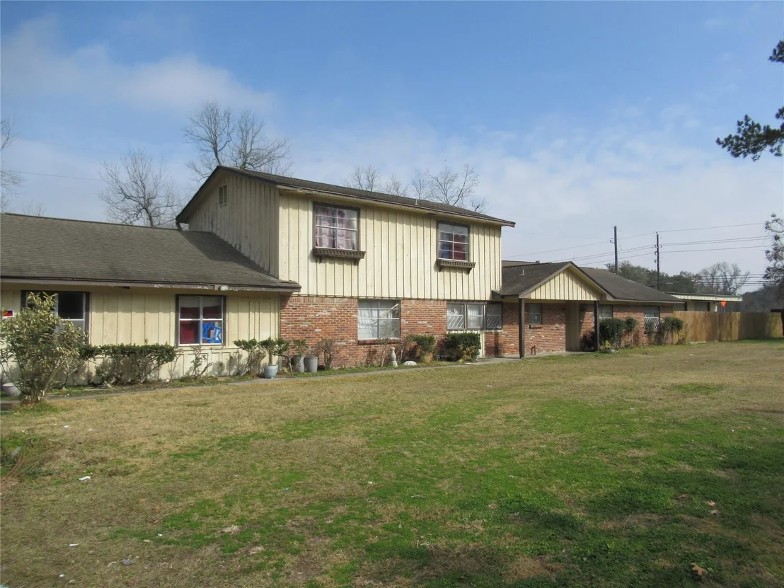 Photo of 1122 Desirable Lane