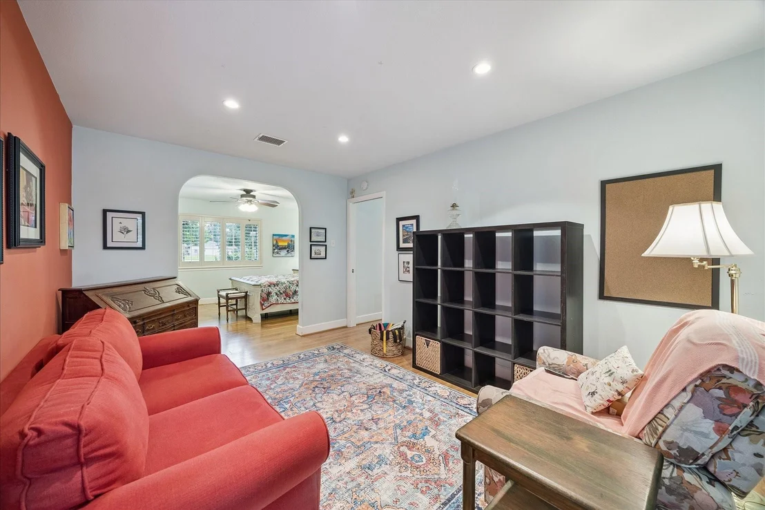 Photo of 4709 Tilson Lane