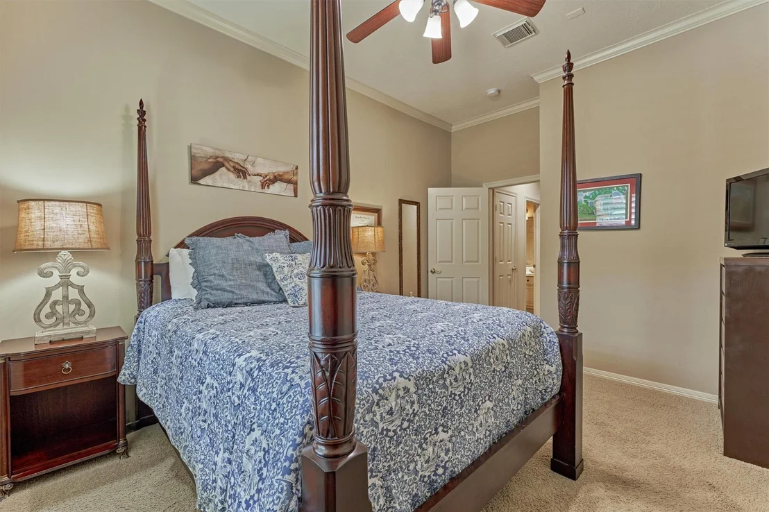 Photo of 111 S Castlegreen Circle