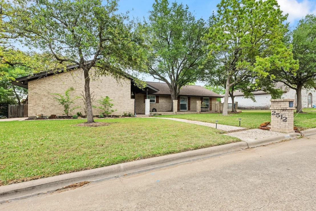 Photo of 2512 Towering Oaks Drive