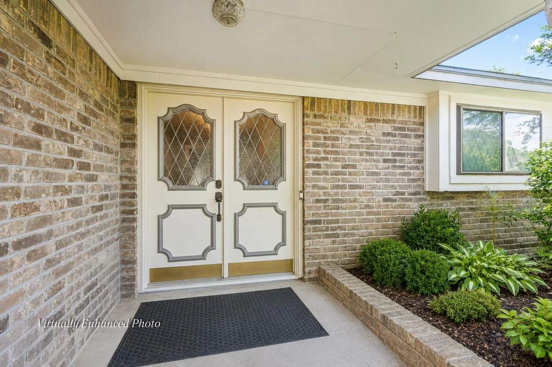 Photo of 826 N Rivershire Drive