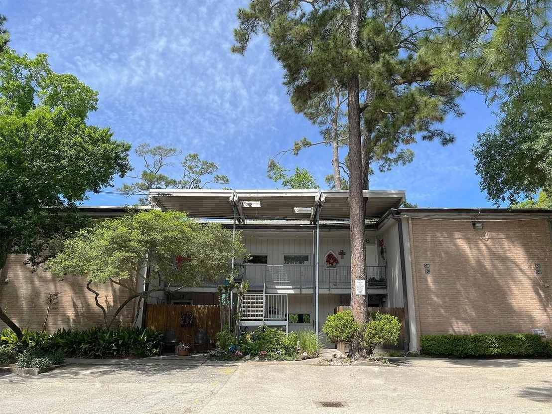 Photo of Unit 17 at 8211 Katy Freeway