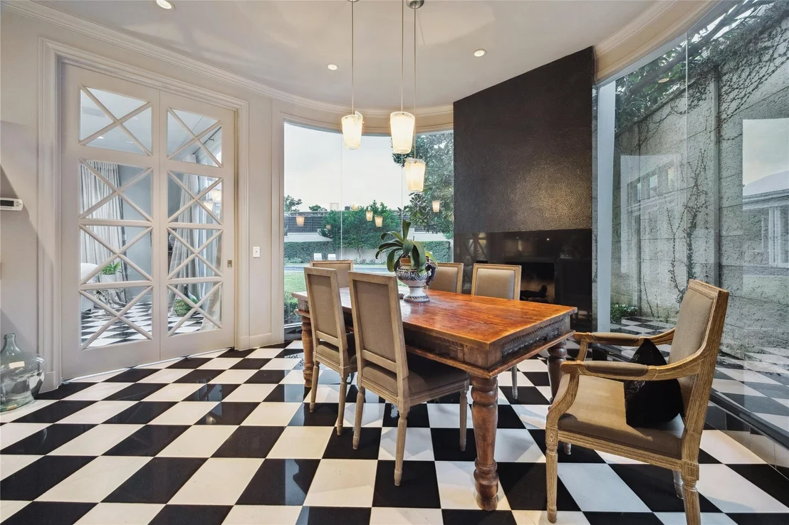 Photo of 20 Sunset Boulevard