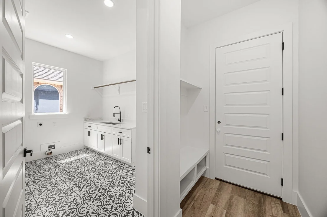 Photo of 418 Garrett Dr