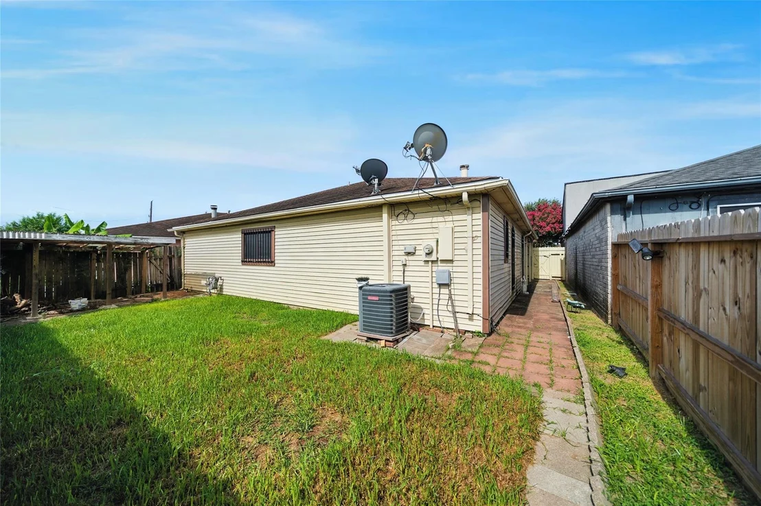Photo of 6635 Gladewell Drive