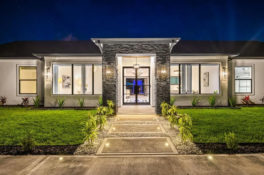 Photo of 3227 River Bend Drive