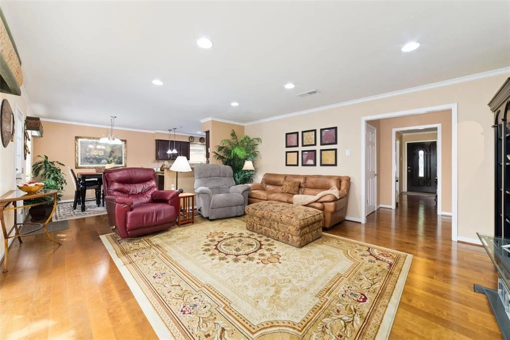 Photo of 5747 Willowbend Boulevard