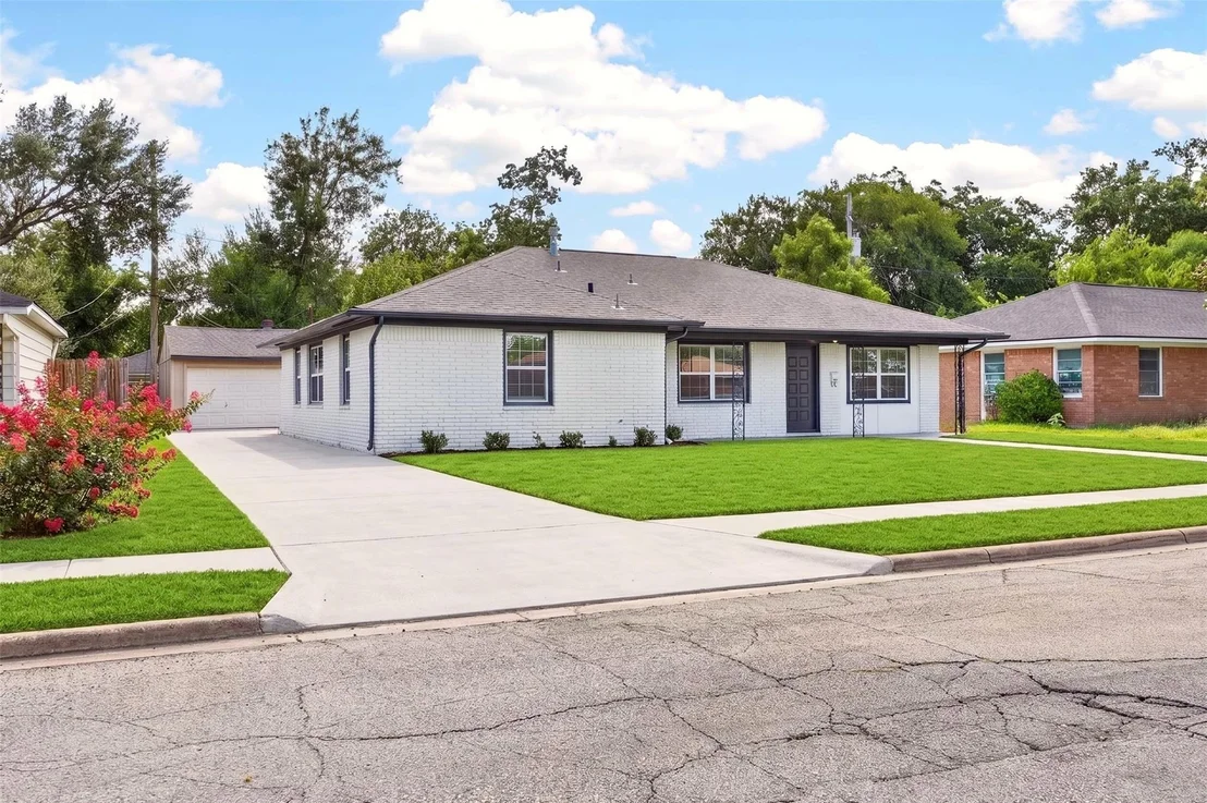 Photo of 1202 Dogwood Drive