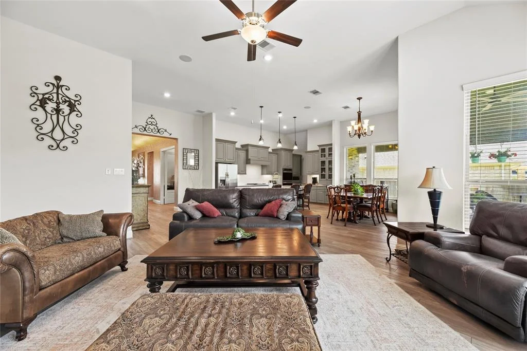 Photo of 907 Falcon Hollow Lane