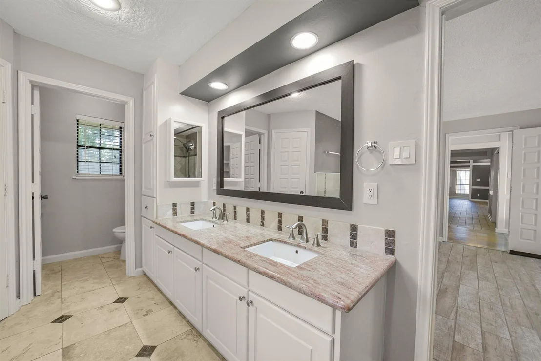 Photo of 5147 Beechnut Street