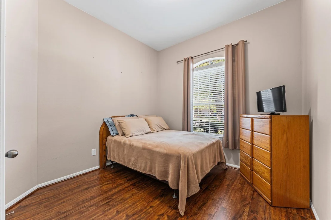 Photo of 3902 Pine Forest Green Boulevard