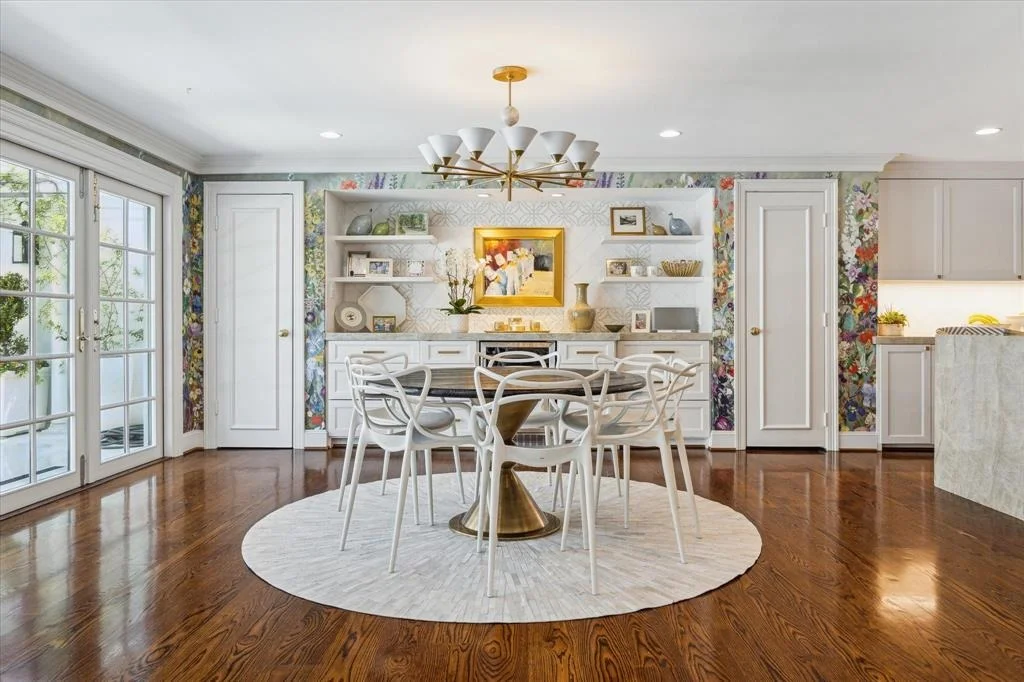 Photo of 2411 River Oaks Boulevard