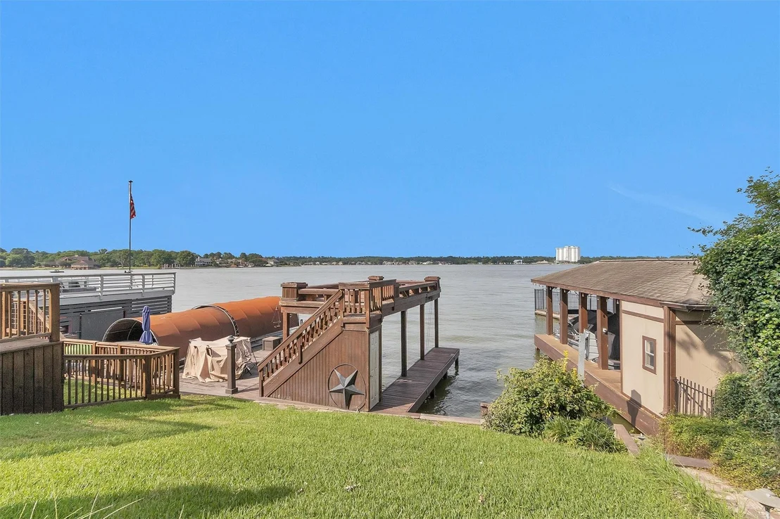 Photo of 1130 Lake View Drive