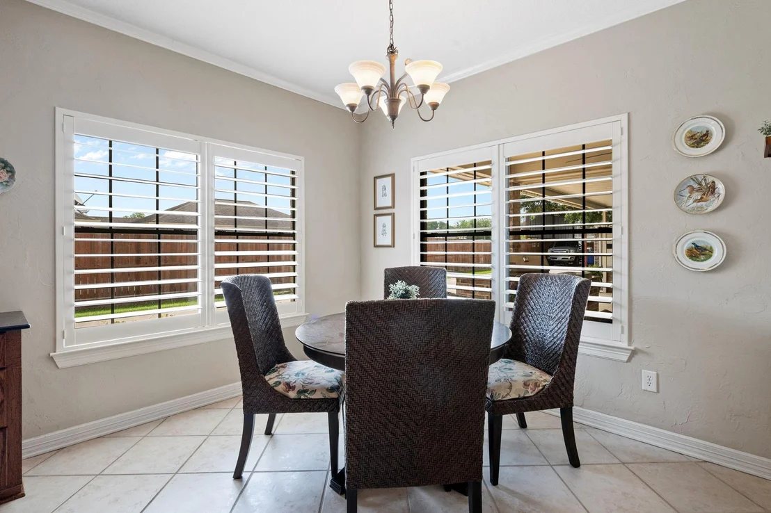 Photo of 302 River Oaks Drive