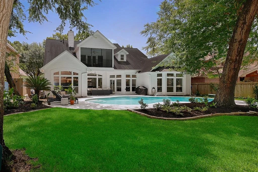 Photo of 26 W Fairbranch Circle