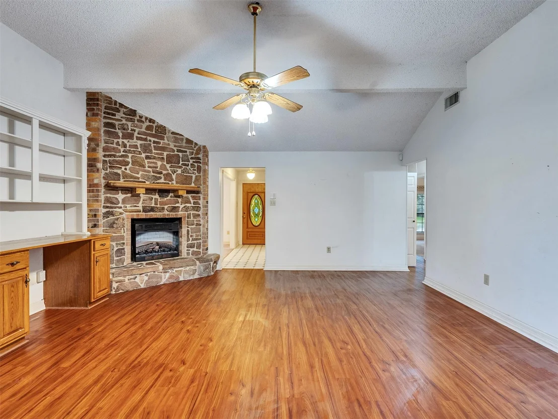 Photo of 185 Lake Drive
