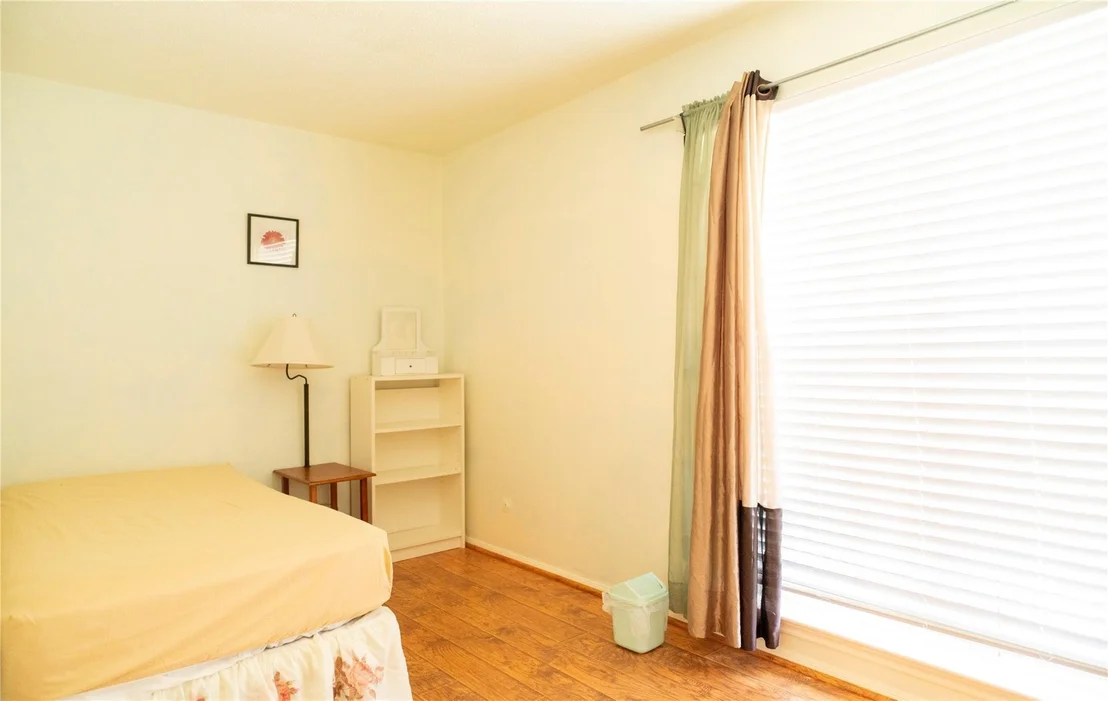 Photo of 8923 Hendon Lane