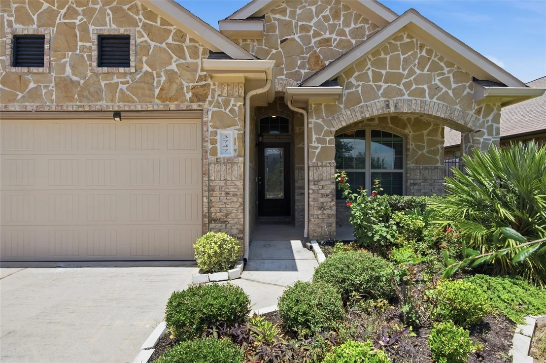 Photo of 3747 Lake Bend Shore Drive