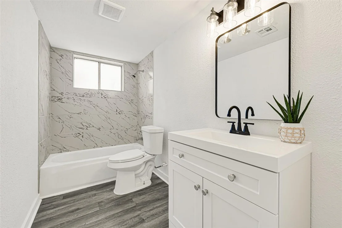 Photo of 1123 Fallbrook Drive