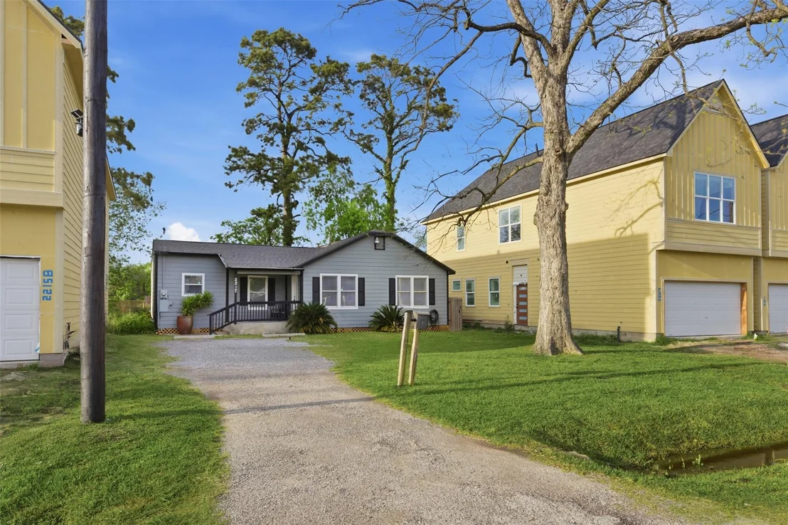 Photo of 2217 Creston Drive