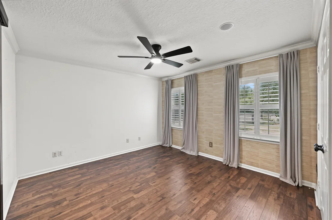 Photo of 10933 Lake Forest Drive