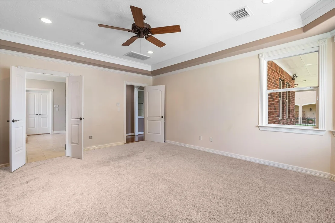 Photo of 5442 Lakeshore Drive