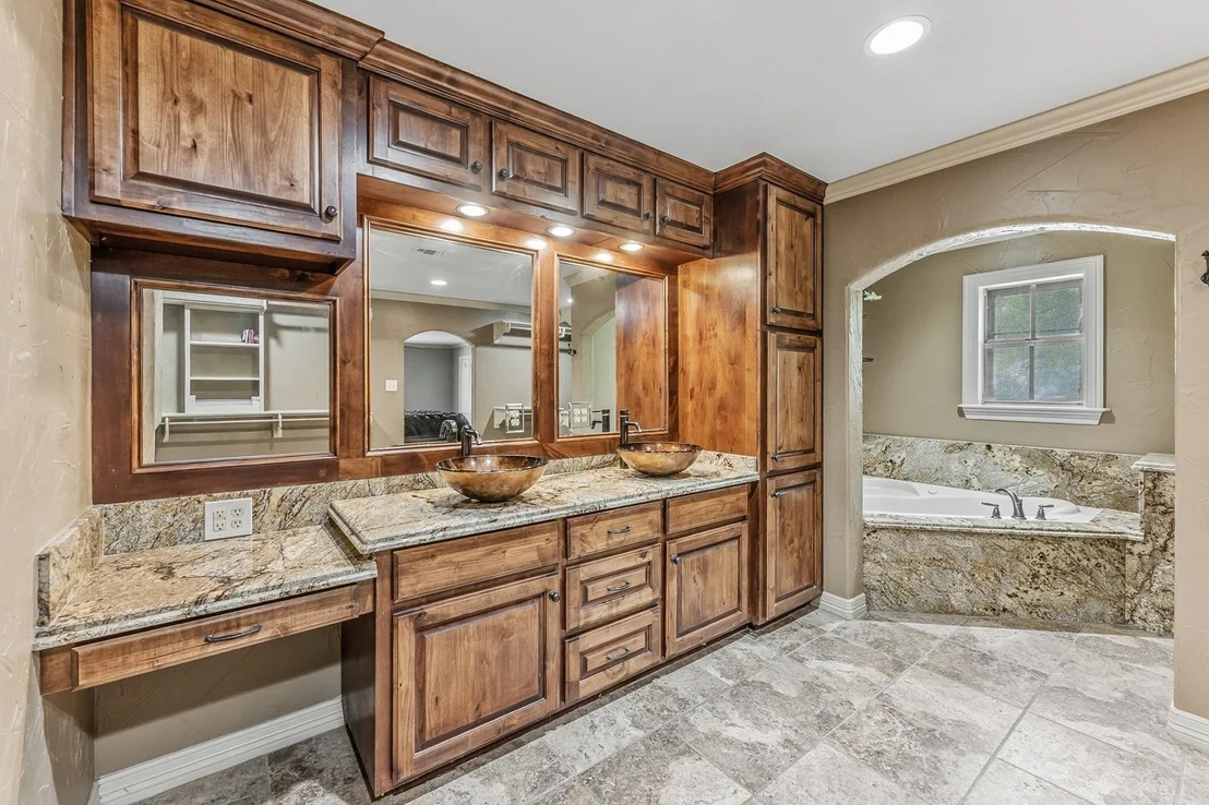 Photo of 1100 Broadmoor Drive