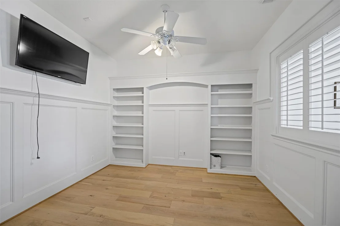 Photo of 98 E Beckonvale Circle