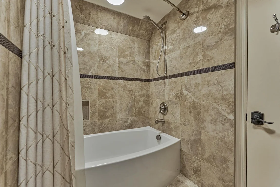 Photo of 150 Lake View Circle