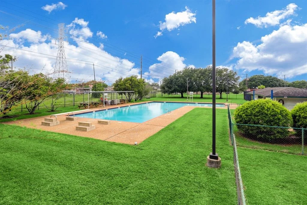 Photo of 8123 Braesview Lane