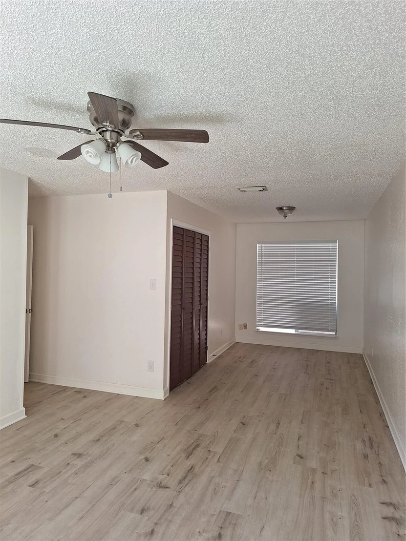 Photo of 4030 Knoll Glen Drive