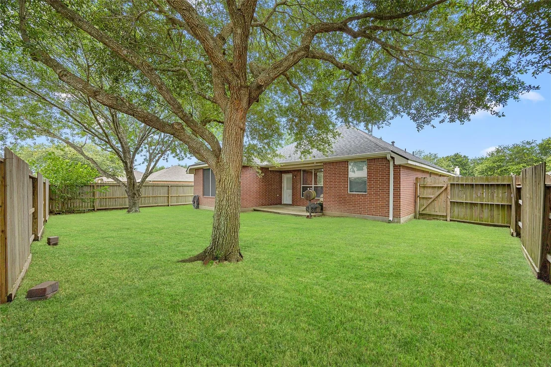 Photo of 212 Silverbrook Lane