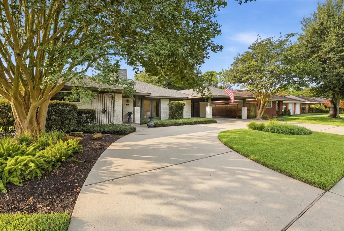 Photo of 4517 Willowbend Boulevard