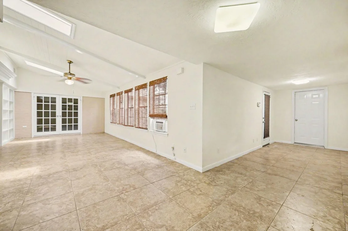 Photo of 26222 Oakhurst Drive