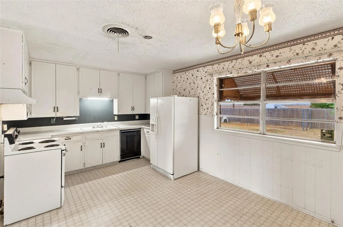 Photo of 802 Ridgelea Drive