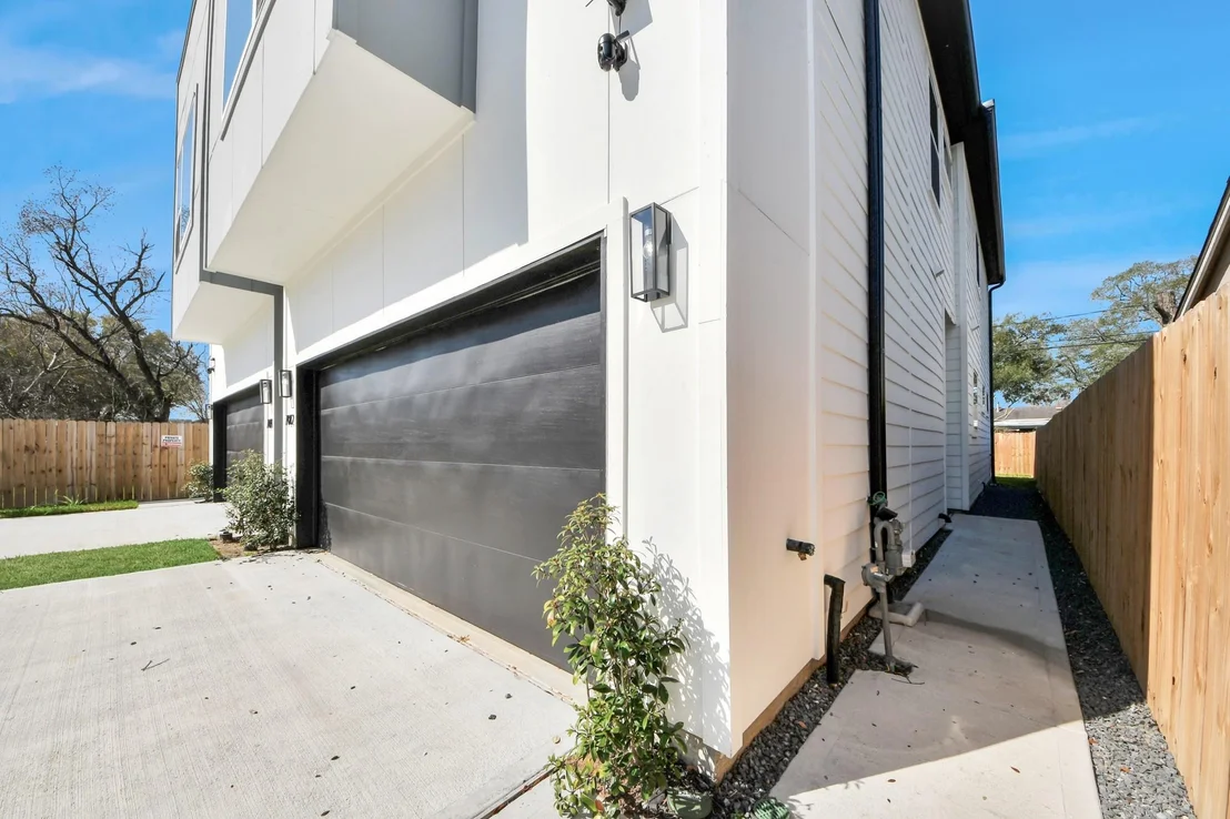 Photo of 7012 & 7014 Saint Augustine Street