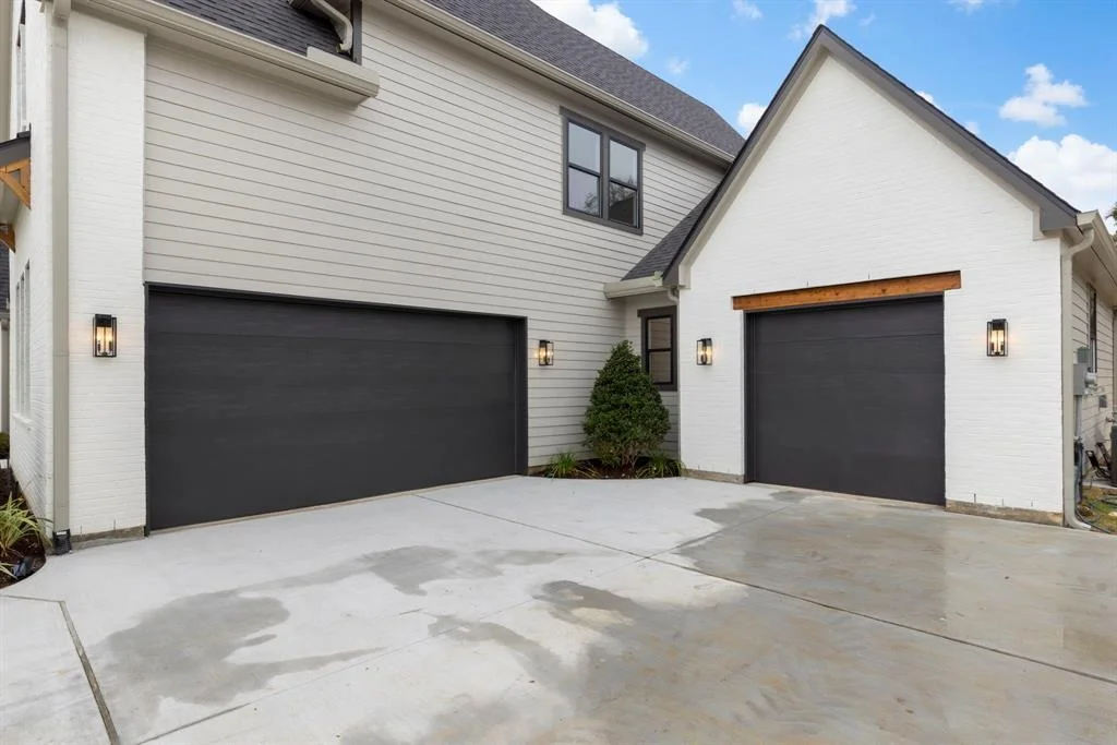 Photo of 21814 White Oak View Drive