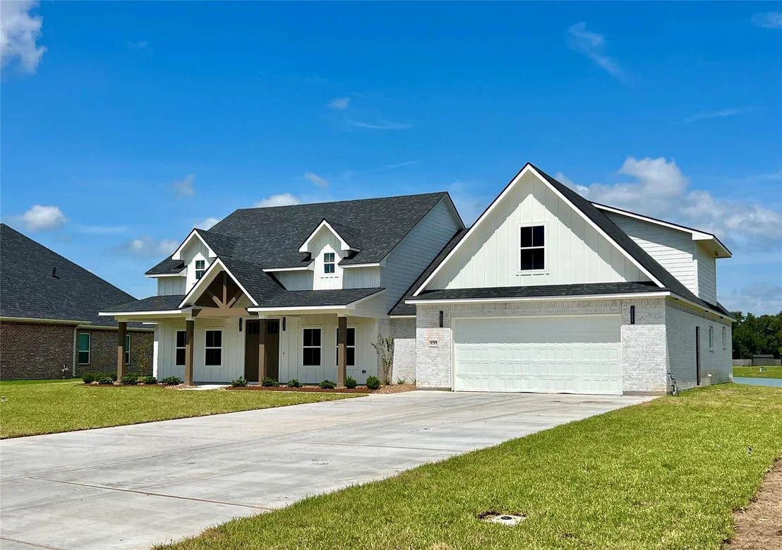 Photo of 839 Oak Ridge Drive