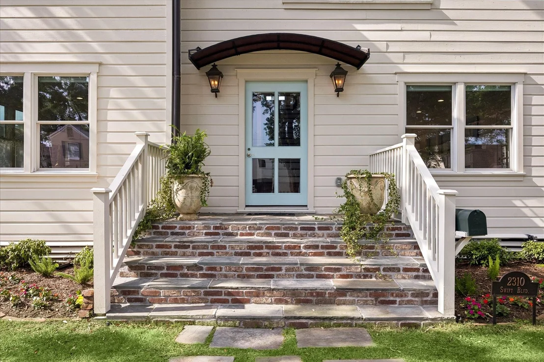 Photo of 2310 Swift Boulevard